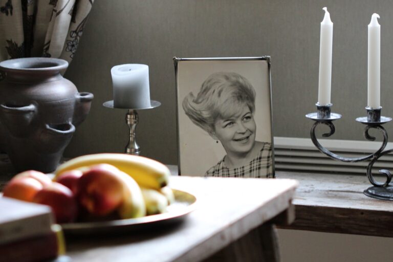 Incorporating Vintage Finds into Contemporary Home Design